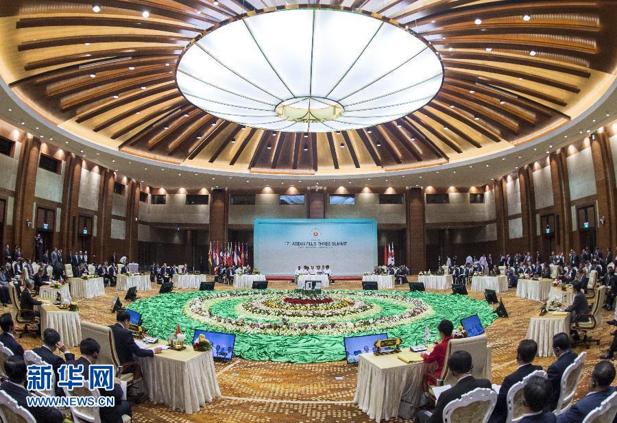 11月13日，中國國務(wù)院總理李克強在緬甸首都內(nèi)比都出席第17次東盟與中日韓（10+3）領(lǐng)導(dǎo)人會議。 新華社記者 王曄 攝