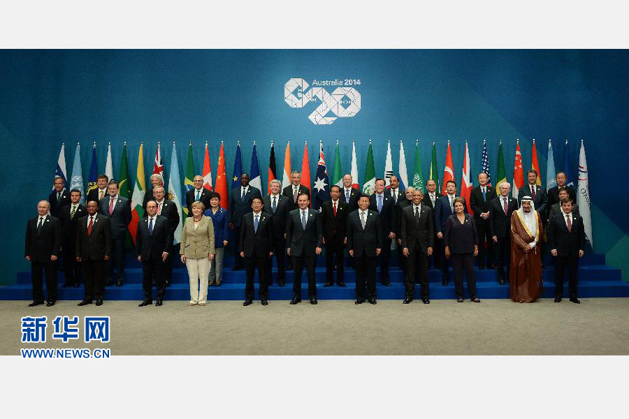 11月15日，二十國集團領導人第九次峰會在澳大利亞布里斯班舉行。國家主席習近平出席會議并發(fā)表題為《推動創(chuàng)新發(fā)展實現(xiàn)聯(lián)動增長》的重要講話。這是習近平主席同與會領導人合影。 新華社記者 馬占成 攝