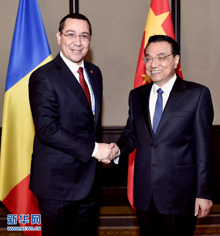 12月16日，中國國務(wù)院總理李克強(qiáng)在貝爾格萊德會(huì)見羅馬尼亞總理蓬塔。 新華社記者劉力航攝