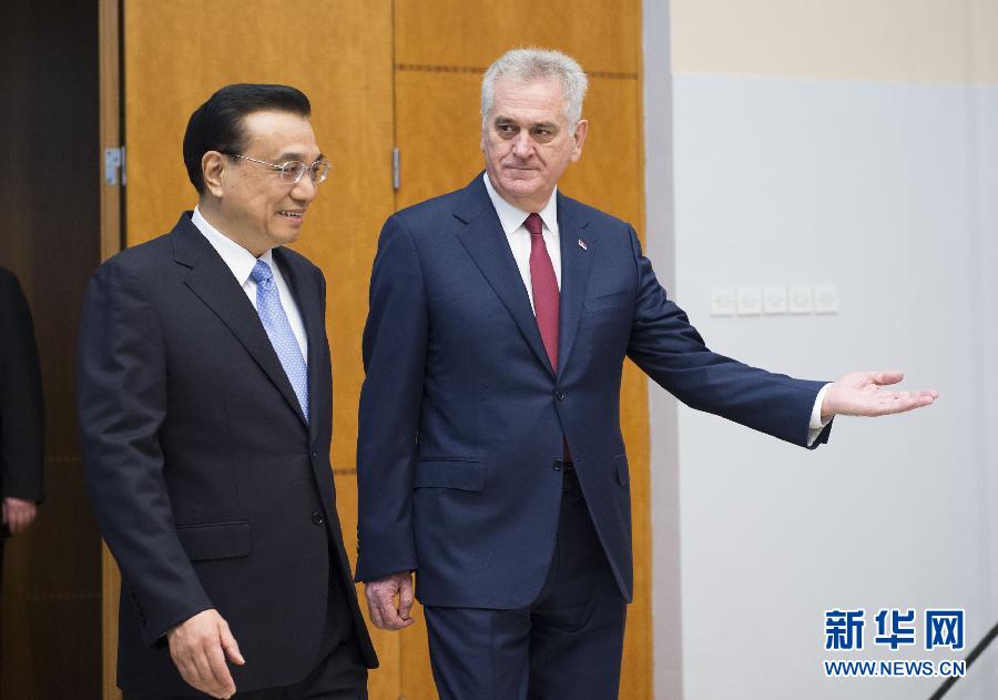 12月18日，國務院總理李克強在貝爾格萊德會見塞爾維亞總統(tǒng)尼科利奇。 新華社記者 黃敬文 攝 