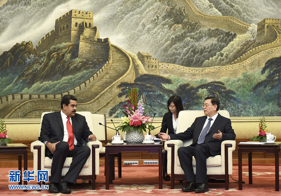 1月8日，全國人大常委會委員長張德江在北京人民大會堂會見委內(nèi)瑞拉總統(tǒng)馬杜羅。 新華社記者 張鐸 攝 