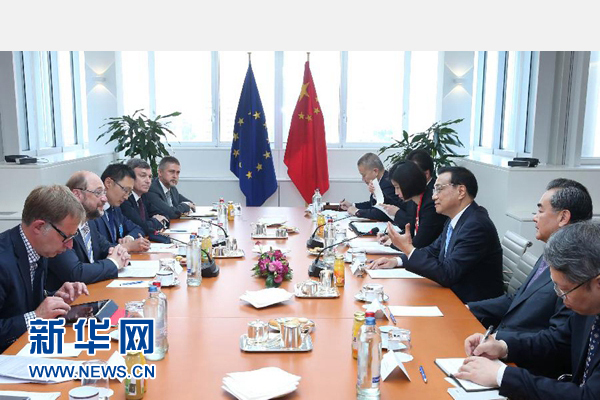 當(dāng)?shù)貢r(shí)間6月29日上午，國(guó)務(wù)院總理李克強(qiáng)在布魯塞爾會(huì)見(jiàn)歐洲議會(huì)議長(zhǎng)舒爾茨。 新華社記者 龐興雷 攝