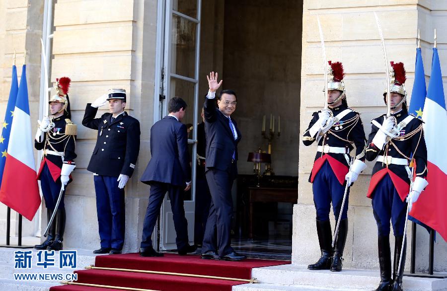 6月30日，中國國務(wù)院總理李克強(qiáng)在巴黎總理府同法國總理瓦爾斯舉行會談。 新華社記者 馬占成 攝