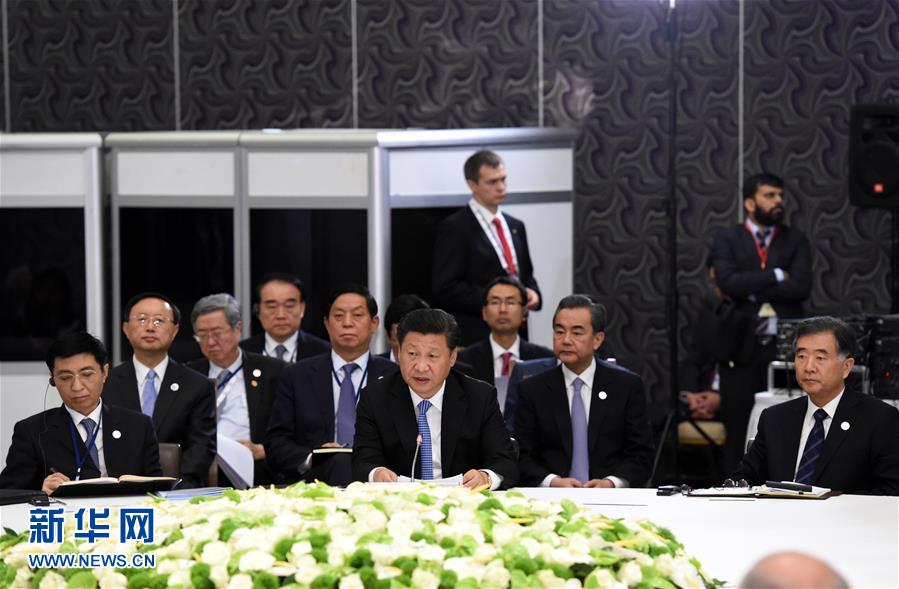  11月15日，金磚國家領(lǐng)導(dǎo)人非正式會晤在土耳其安塔利亞舉行，中國國家主席習(xí)近平、俄羅斯總統(tǒng)普京、印度總理莫迪、南非總統(tǒng)祖馬、巴西總統(tǒng)羅塞夫出席。習(xí)近平在會上發(fā)表題為《開拓機遇應(yīng)對挑戰(zhàn)》的重要講話。 新華社記者 饒愛民 攝 