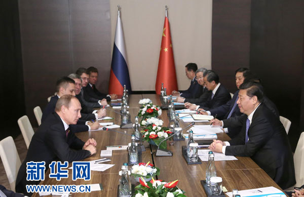 11月15日，國家主席習(xí)近平在土耳其安塔利亞會見俄羅斯總統(tǒng)普京。 新華社記者馬占成攝