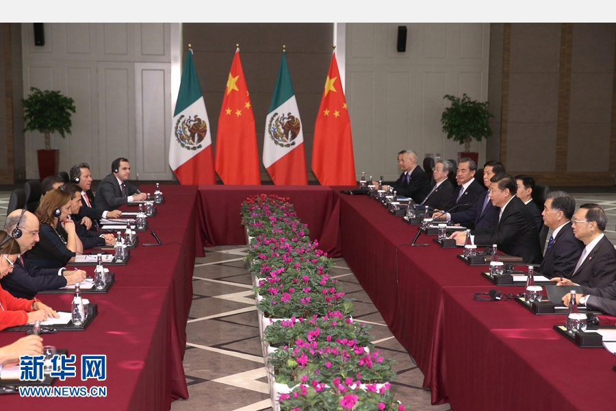 11月16日，國家主席習(xí)近平在土耳其安塔利亞會(huì)見墨西哥總統(tǒng)培尼亞。 新華社記者 馬占成 攝