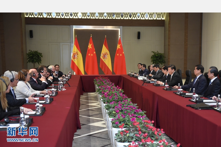 11月16日，國家主席習(xí)近平在土耳其安塔利亞會見西班牙首相拉霍伊。 新華社記者 張鐸 攝