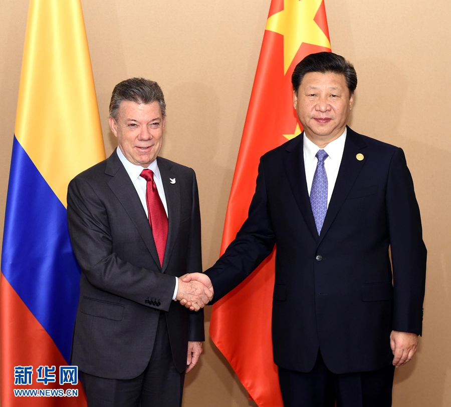 11月18日，國(guó)家主席習(xí)近平在菲律賓馬尼拉會(huì)見(jiàn)哥倫比亞總統(tǒng)桑托斯。 新華社記者 饒愛(ài)民 攝