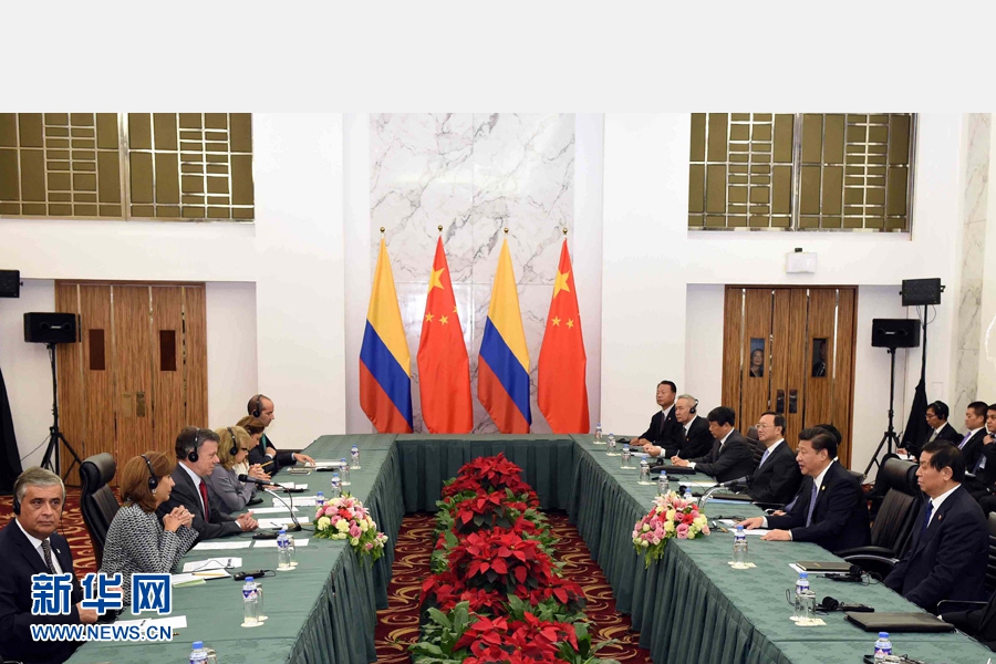 11月18日，國(guó)家主席習(xí)近平在菲律賓馬尼拉會(huì)見(jiàn)哥倫比亞總統(tǒng)桑托斯。 新華社記者 饒愛(ài)民 攝