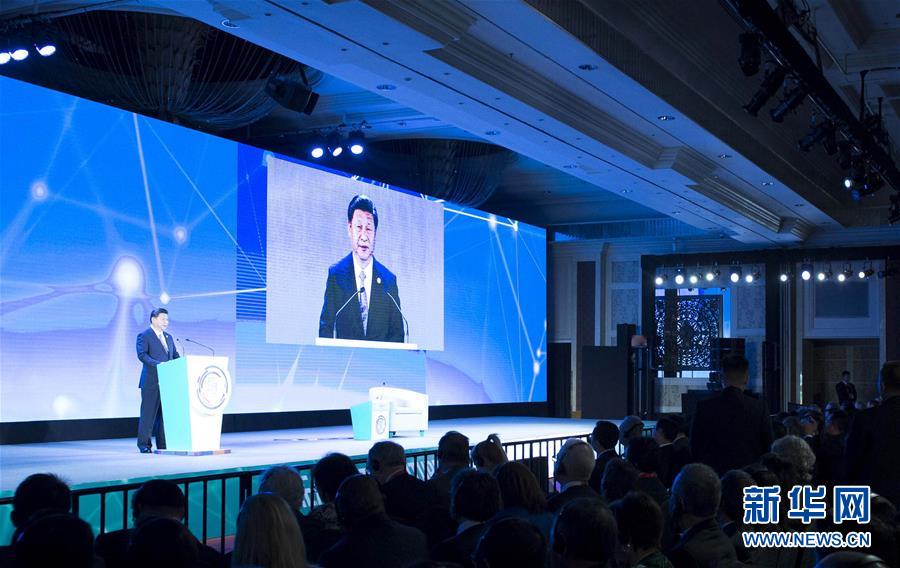 11月18日，國家主席習(xí)近平在菲律賓馬尼拉出席亞太經(jīng)合組織（APEC）工商領(lǐng)導(dǎo)人峰會并發(fā)表主旨演講。 新華社記者 王曄 攝 