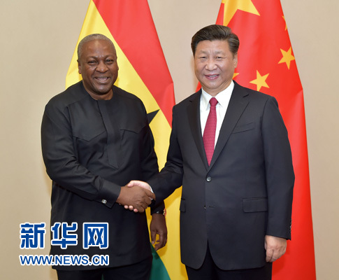 12月3日，國(guó)家主席習(xí)近平在約翰內(nèi)斯堡會(huì)見(jiàn)加納總統(tǒng)馬哈馬。新華社記者 李濤 攝 

