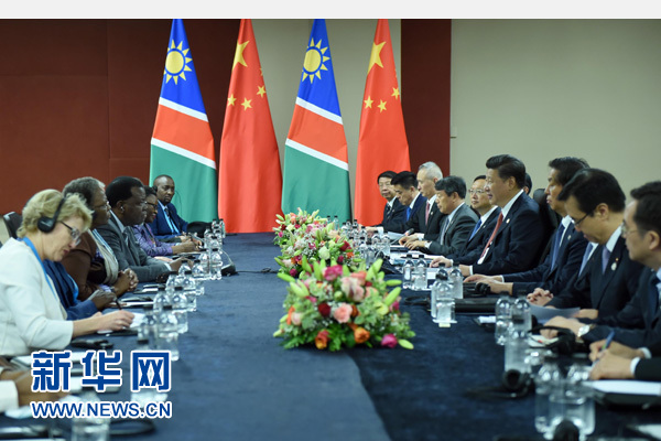 12月4日，國家主席習(xí)近平在約翰內(nèi)斯堡會見納米比亞總統(tǒng)根哥布。 新華社記者 張鐸 攝