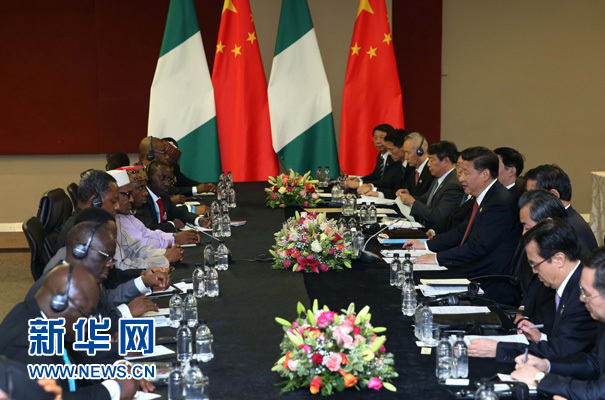 12月4日，國(guó)家主席習(xí)近平在約翰內(nèi)斯堡會(huì)見(jiàn)尼日利亞總統(tǒng)布哈里。 新華社記者 龐興雷 攝 