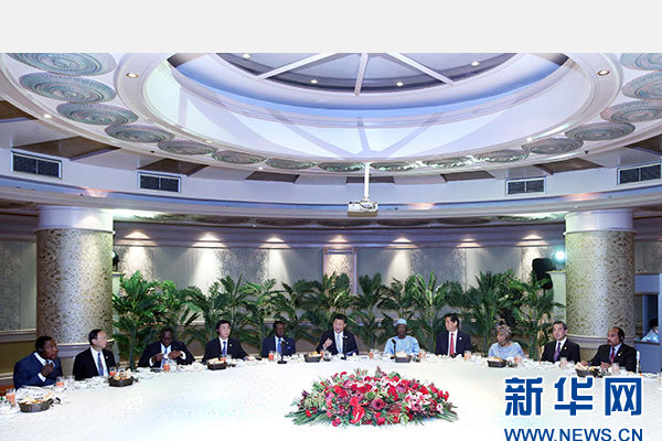 12月5日，國家主席習(xí)近平在約翰內(nèi)斯堡再次集體會見17位非洲國家領(lǐng)導(dǎo)人。 新華社記者 姚大偉 攝