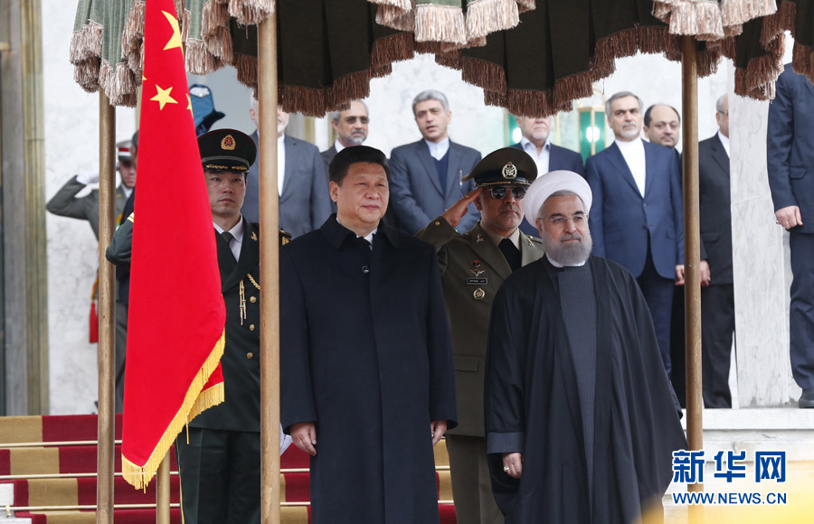 1月23日，國家主席習(xí)近平同伊朗總統(tǒng)魯哈尼在德黑蘭薩德阿巴德王宮舉行會談。這是會談前，習(xí)近平主席出席魯哈尼總統(tǒng)舉行的隆重歡迎儀式。新華社記者 鞠鵬 攝