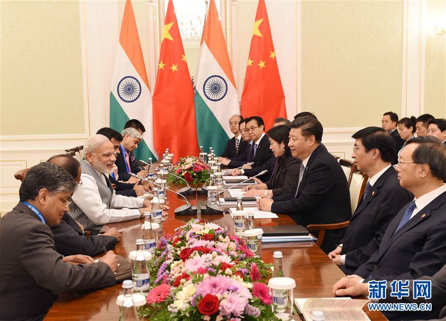 6月23日，國家主席習(xí)近平在烏茲別克斯坦塔什干會見印度總理莫迪。新華社記者 饒愛民攝