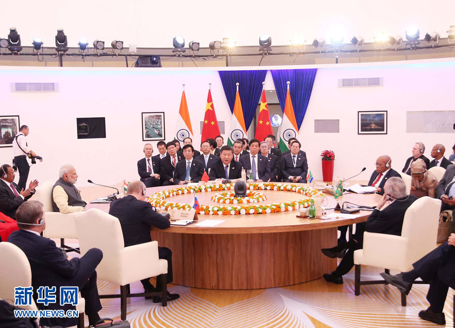10月16日，金磚國家領導人第八次會晤在印度果阿舉行。中國國家主席習近平、印度總理莫迪、南非總統(tǒng)祖馬、巴西總統(tǒng)特梅爾、俄羅斯總統(tǒng)普京出席。習近平發(fā)表題為《堅定信心　共謀發(fā)展》的重要講話。新華社記者姚大偉攝 