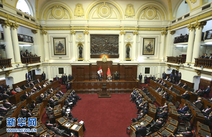 11月21日，國家主席習(xí)近平在秘魯國會發(fā)表題為《同舟共濟、揚帆遠航，共創(chuàng)中拉關(guān)系美好未來》的重要演講。 新華社記者 龐興雷 攝