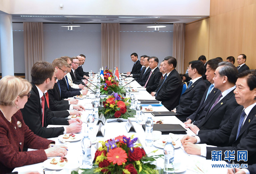 4月5日，國(guó)家主席習(xí)近平在赫爾辛基會(huì)見(jiàn)芬蘭總理西比萊。 新華社記者饒愛(ài)民 攝 