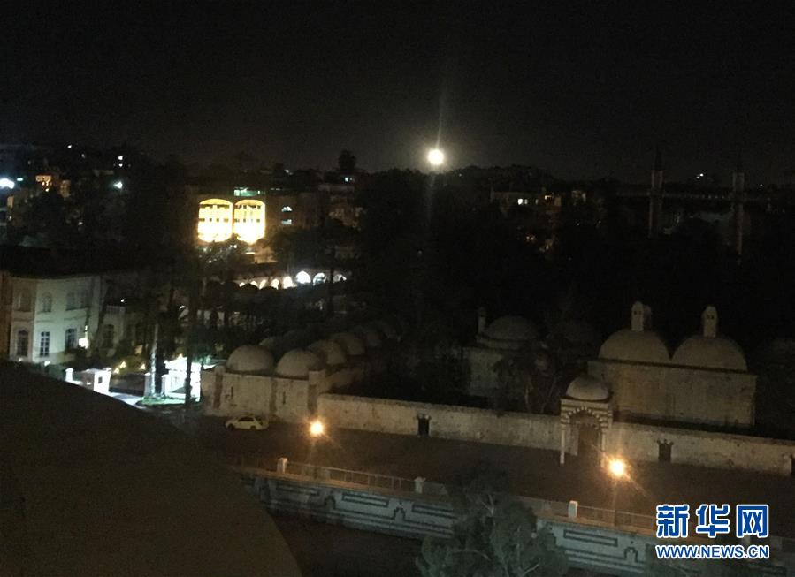 (國際)敘利亞防空系統(tǒng)攔截多枚射向敘兩個空軍機場的導彈