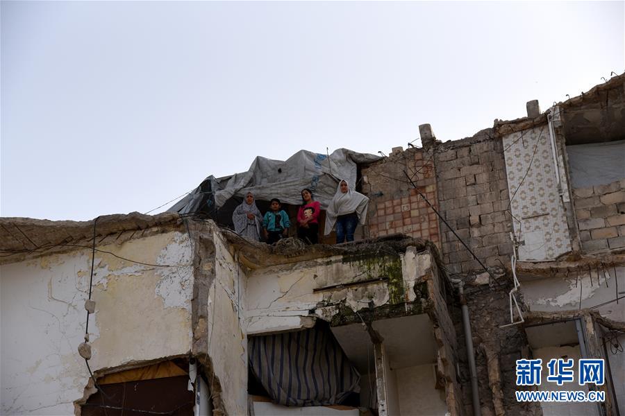 （國際&middot;圖文互動）（4）上學(xué)夢何處安放&mdash;&mdash;敘利亞女孩阿明娜的危樓生活