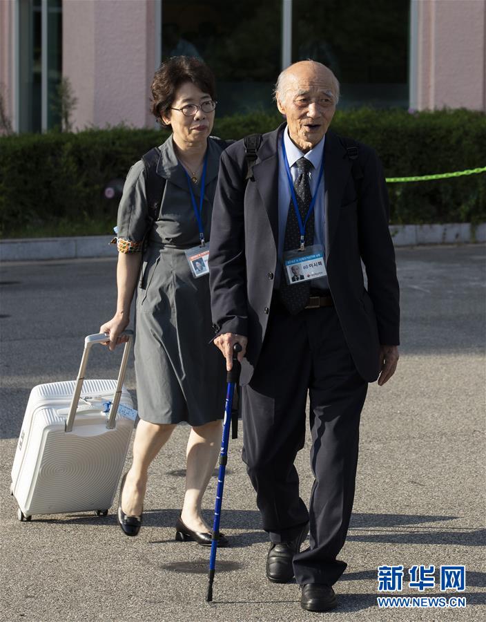 (國(guó)際)(3)韓國(guó)離散親屬赴朝參加團(tuán)聚活動(dòng)