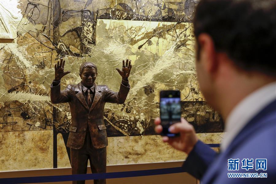 (國際)(3)聯(lián)合國總部迎來南非前總統(tǒng)曼德拉像