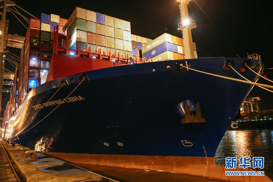 （國際&middot;圖文互動）（1）遠(yuǎn)洋巨輪上遲來的年夜飯