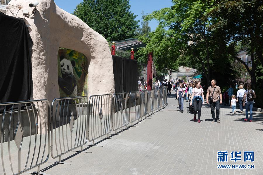 （習(xí)近平出訪配合稿&middot;圖文互動(dòng)）（2）通訊：&ldquo;友誼使者&rdquo;中國(guó)大熊貓入住莫斯科新家