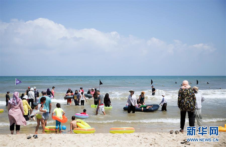 （國際&middot;圖文互動）（4）特寫：穿過檢查站去看海