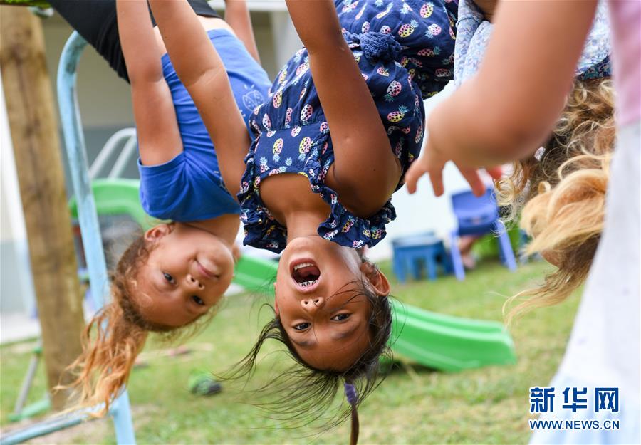 （國際&middot;圖文互動）（3）中國援建&ldquo;你好&rdquo;學?！A庫克群島孩子夢