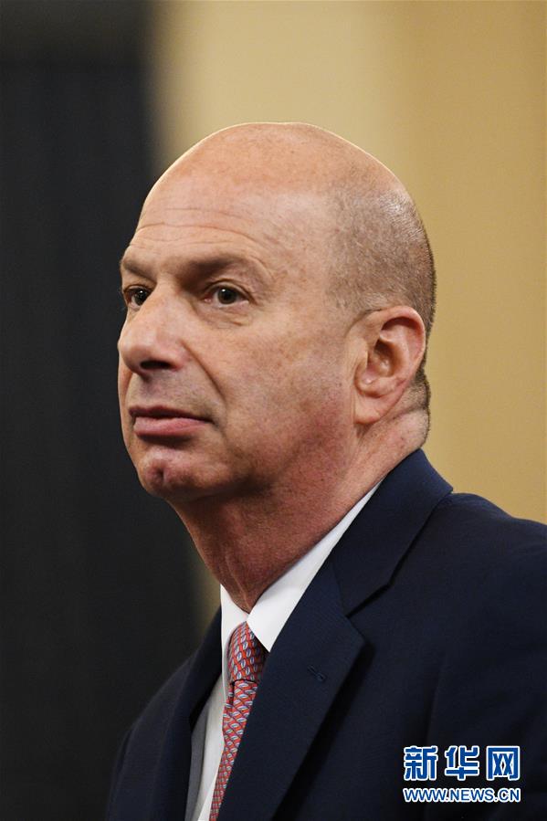 (國(guó)際)(2)特朗普彈劾調(diào)查重要證人到國(guó)會(huì)作證引關(guān)注