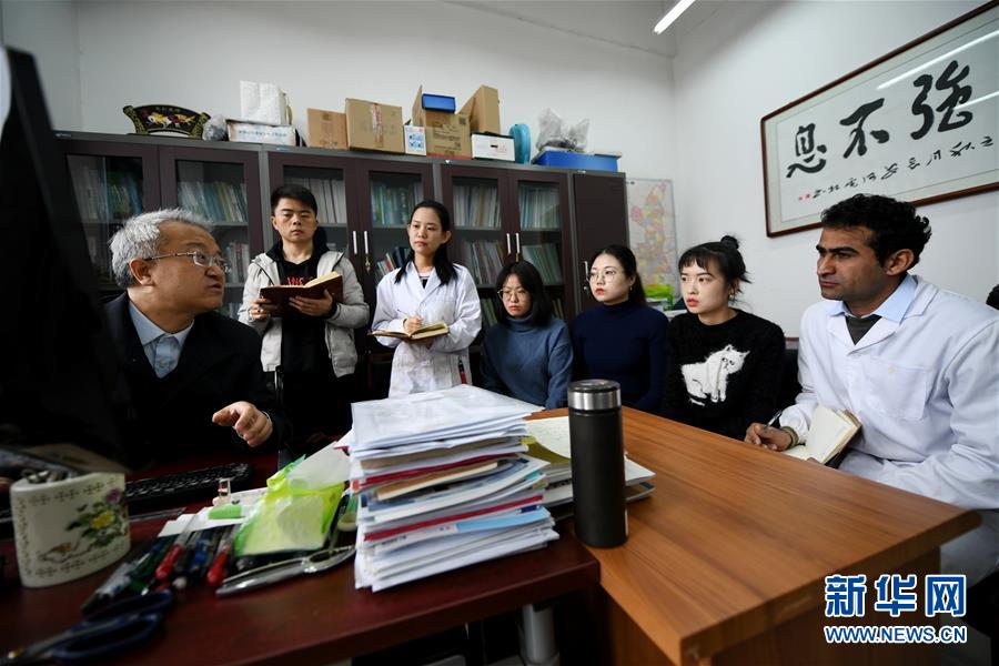 (在習(xí)近平新時(shí)代中國(guó)特色社會(huì)主義思想指引下——新時(shí)代新作為新篇章·總書記關(guān)切開放事·圖文互動(dòng))(1)來中國(guó)“學(xué)種地”的“洋學(xué)生”