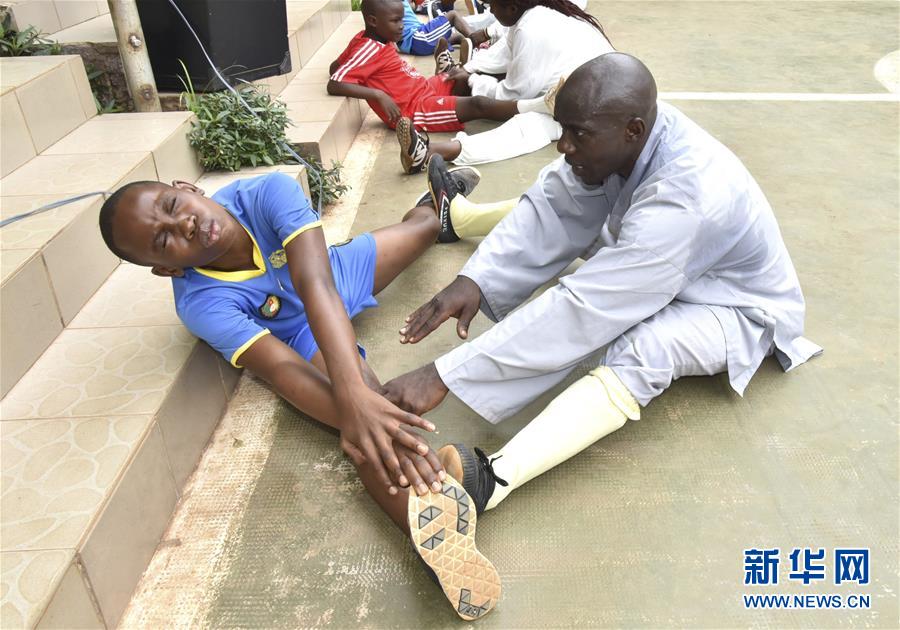 （國(guó)際&middot;圖文互動(dòng)）（8）通訊：&ldquo;我也曾混跡街頭，終于靠習(xí)武自立&rdquo;&mdash;&mdash;喀麥隆人姆巴的武術(shù)情緣