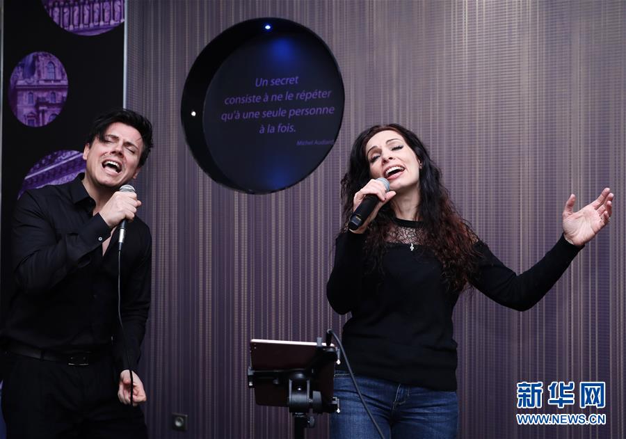 （國際&middot;圖文互動）（4）通訊：手牽手，我們共同驅(qū)散陰霾&mdash;&mdash;法國音樂人創(chuàng)作抗疫歌曲背后的故事