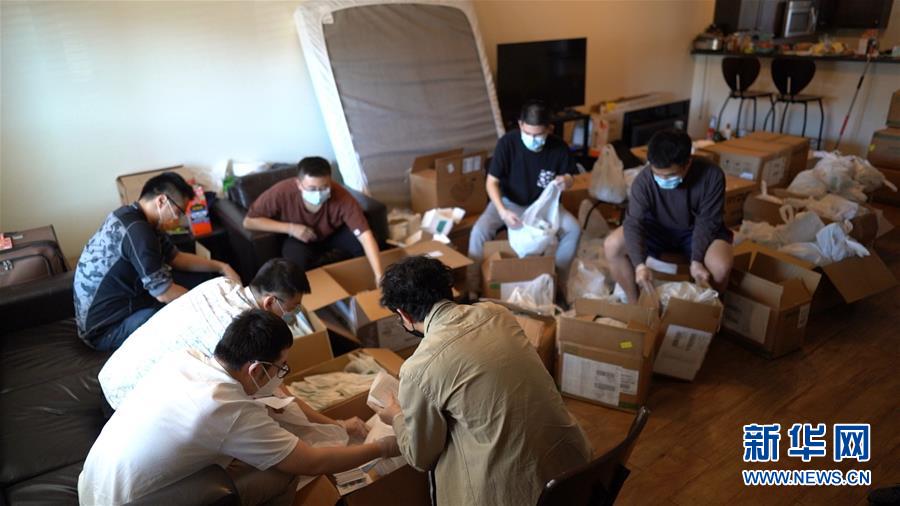 （國際疫情&middot;圖文互動）（1）&ldquo;來自祖國濃濃的愛&rdquo;&mdash;&mdash;在美留學(xué)生領(lǐng)取&ldquo;健康包&rdquo;背后的故事
