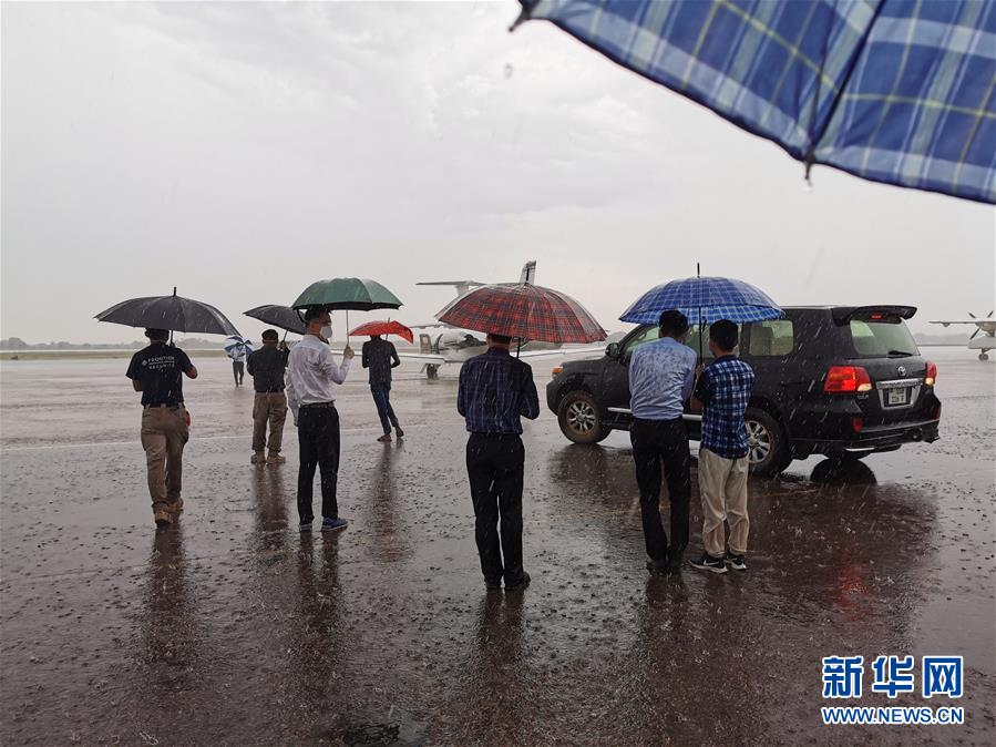 (國際·圖文互動(dòng))(3)一場飛越非洲三國援助同胞的“生死賽跑”