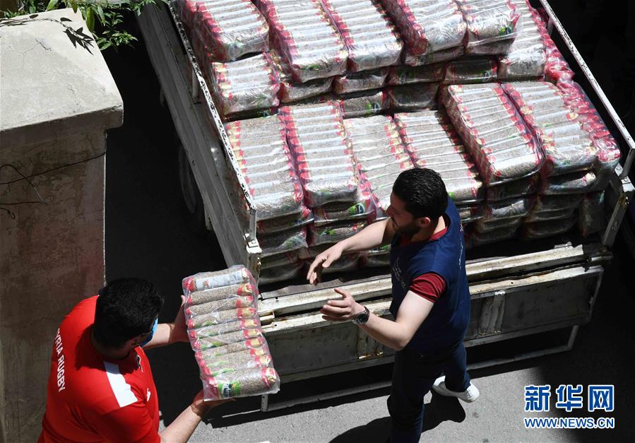 （國(guó)際疫情&middot;圖文互動(dòng)）（1）通訊：疫情中，那抹笑容最難忘&mdash;&mdash;記向困難家庭發(fā)放愛(ài)心包裹的敘利亞青年志愿者