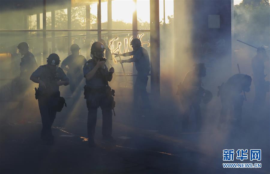 （國際）（4）美國警察執(zhí)法動(dòng)作不當(dāng)致一名非裔男子死亡 引發(fā)大規(guī)?？棺h