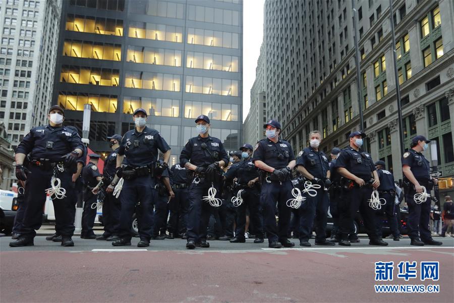 （國際）（5）美國警察執(zhí)法動(dòng)作不當(dāng)致一名非裔男子死亡 引發(fā)大規(guī)?？棺h