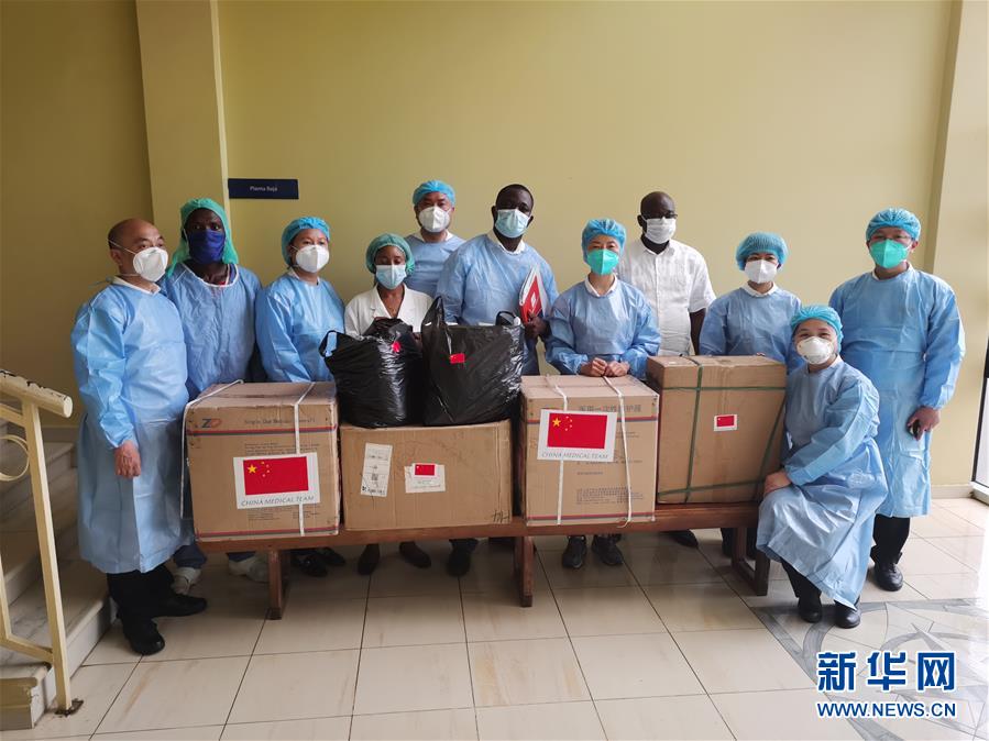 （國際疫情&middot;圖文互動）（9）中國醫(yī)療專家組為赤道幾內(nèi)亞抗疫帶來&ldquo;希望之光&rdquo;