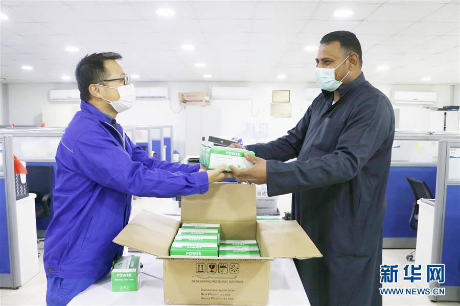 （國(guó)際疫情&middot;圖文互動(dòng)）（3）通訊：防疫、生產(chǎn)兩不誤，沙漠現(xiàn)&ldquo;棋盤&rdquo;&mdash;&mdash;記中企承建科威特住房基建項(xiàng)目