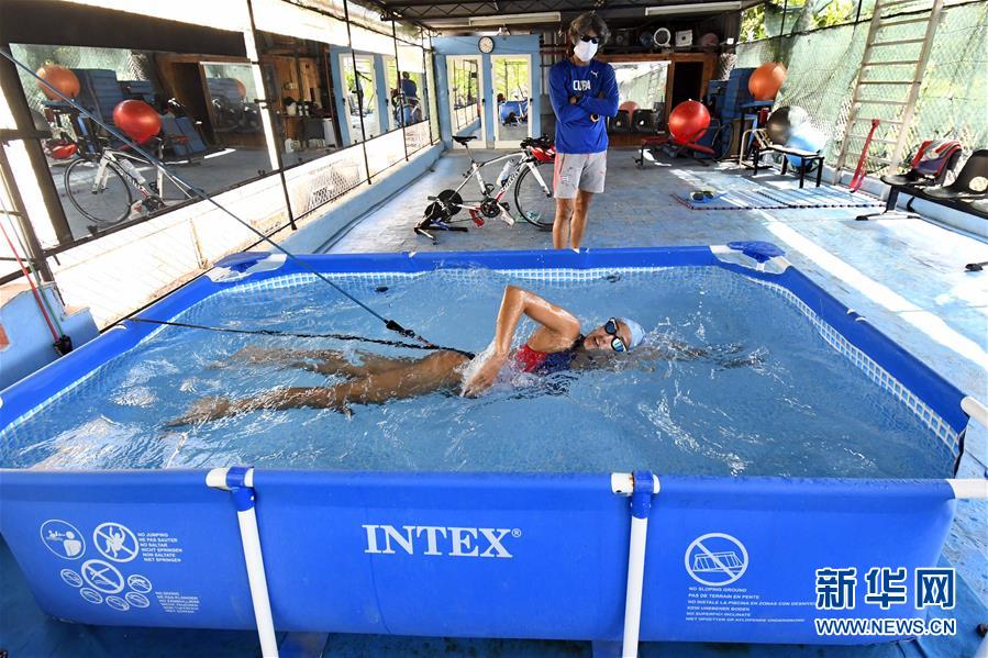（全球抗疫進(jìn)行時(shí)&middot;圖文互動）（4）屋頂上的訓(xùn)練場&mdash;&mdash;古巴鐵人三項(xiàng)運(yùn)動員疫情下居家訓(xùn)練備戰(zhàn)奧運(yùn)會