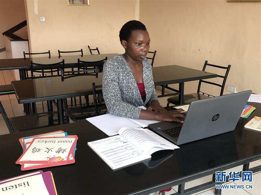 (海外抗疫故事·圖文互動(dòng))(3)通訊:疫情阻擋不了津巴布韋人學(xué)中文的熱情