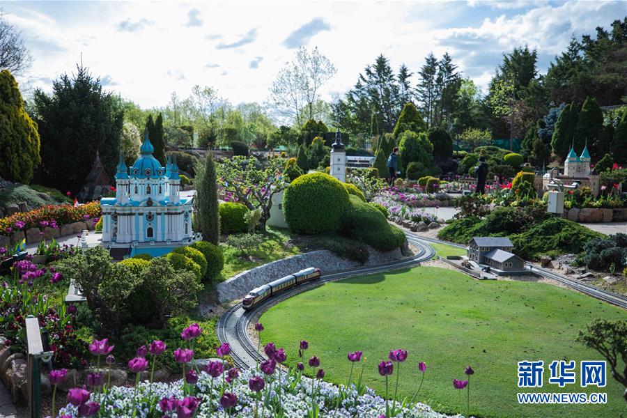 (XHDW·圖文互動(dòng))(1)通訊:“無(wú)處不在的鮮花為我們帶來(lái)歡樂(lè)和希望”——“小人國(guó)”里的堪培拉花展