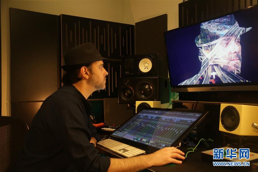 (海外抗疫故事·圖文互動)(2)通訊:用原創(chuàng)音樂支持中國抗擊新冠疫情的以色列歌手