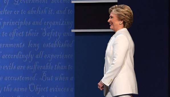 &ldquo;郵件門&rdquo;發(fā)酵：希拉里的&ldquo;水門丑聞&rdquo;還是FBI非法干政？