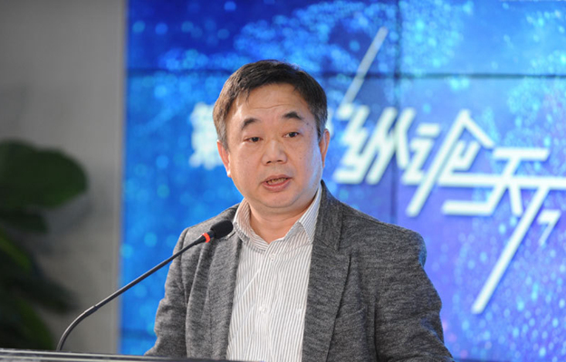 倪峰：明年看全球化，就是看中國