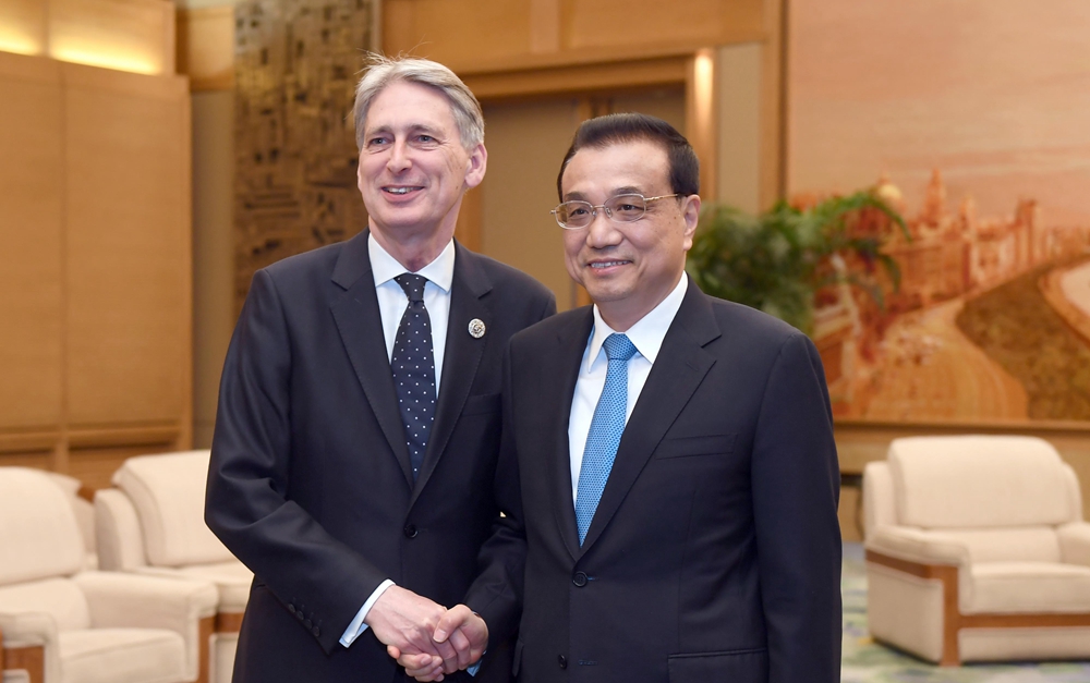 李克強(qiáng)會(huì)見英國首相特使、財(cái)政大臣哈蒙德