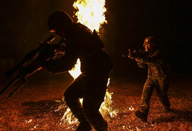 強(qiáng)軍DNA|福利貼，快來(lái)瞧狙擊手的瞄準(zhǔn)鏡里是啥樣